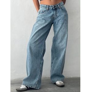 motel extra wide low rise jeans in vintage blue - size W24/L34